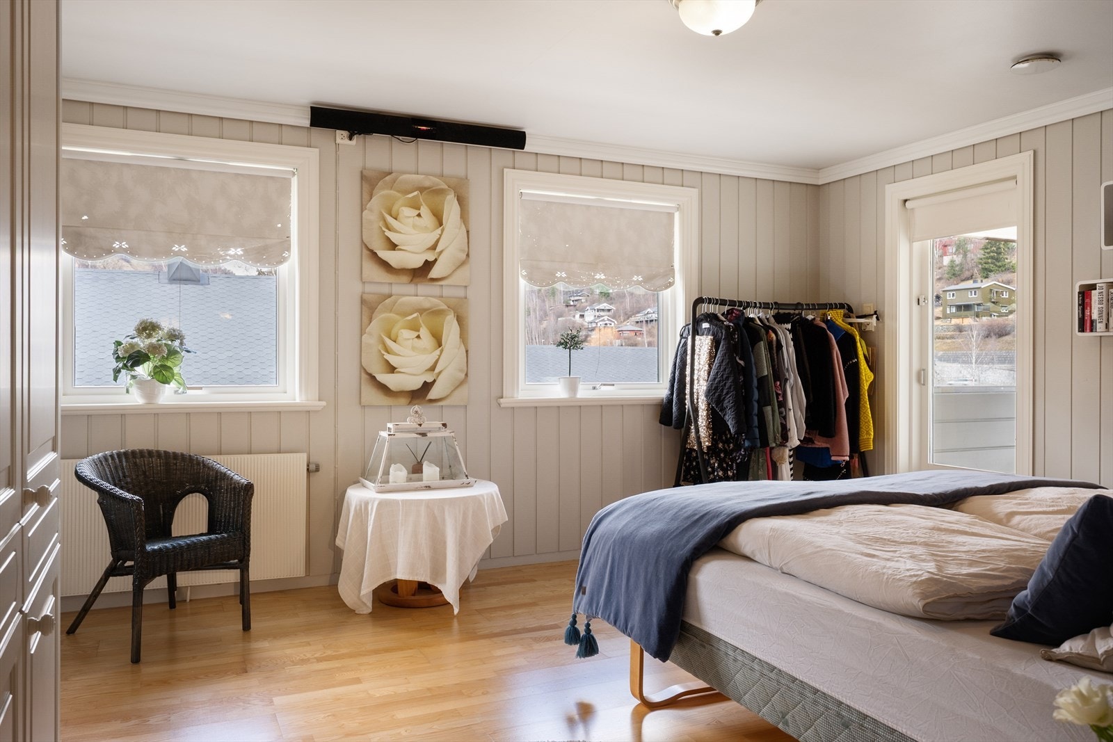 Soverom 2 har adkomst via hovedsoverommet. Galleribilde