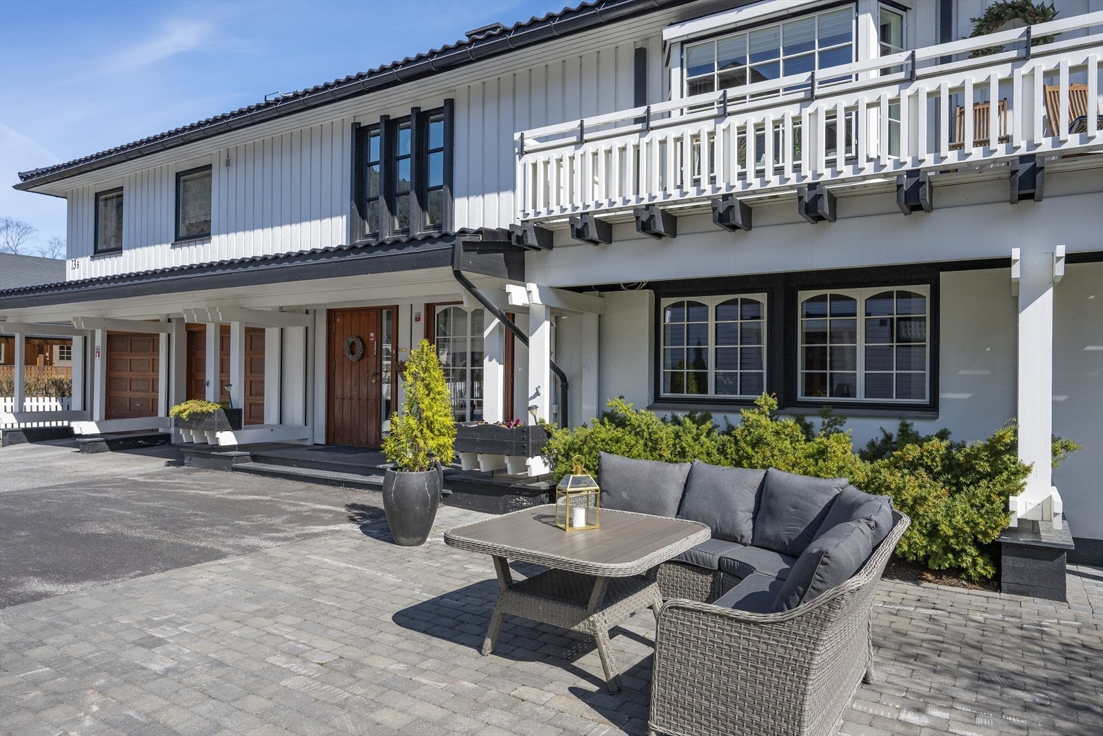 Gårdsplassen. Galleribilde