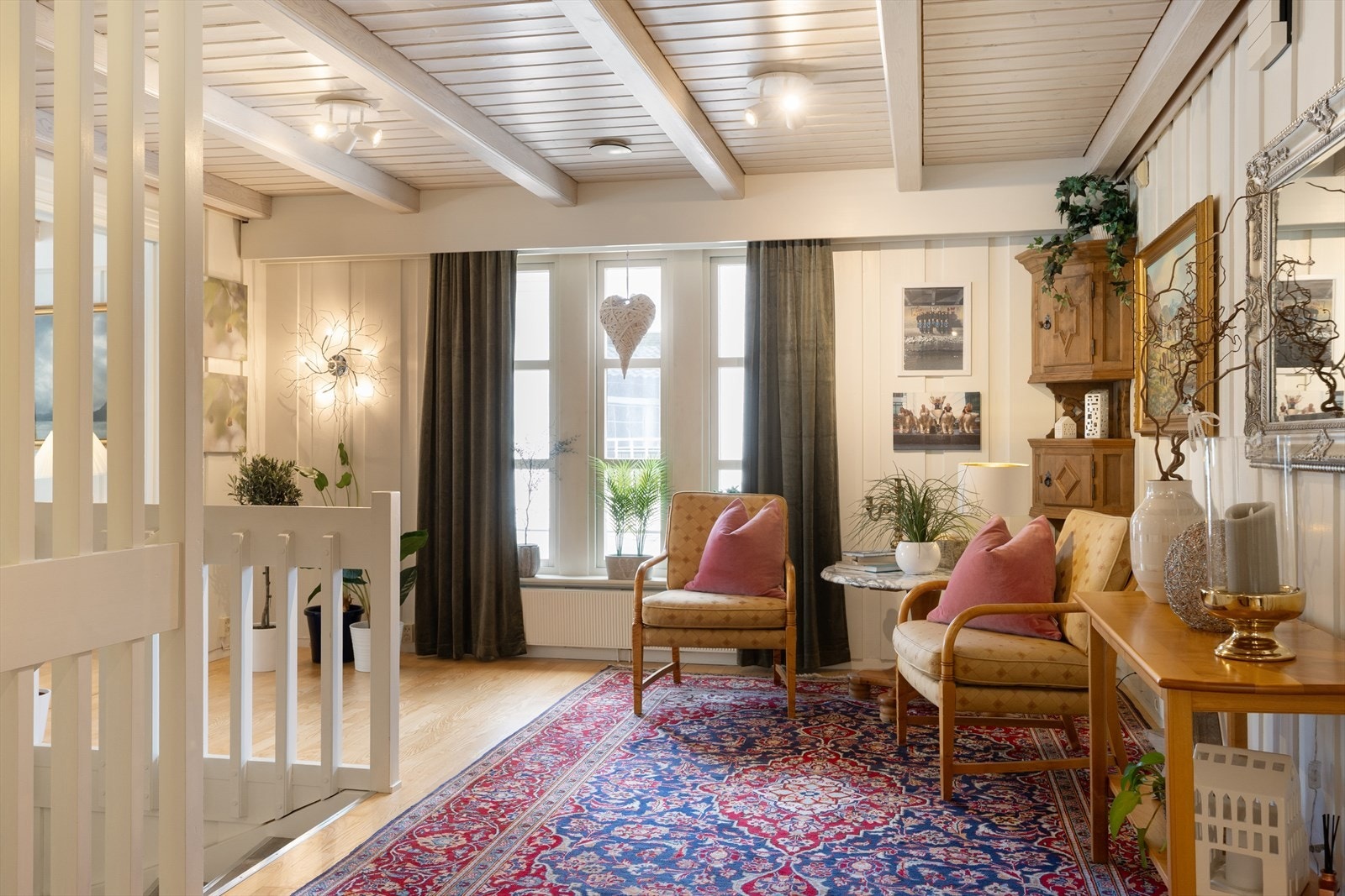 Herfra er det adkomst til stue og kjøkken. Galleribilde