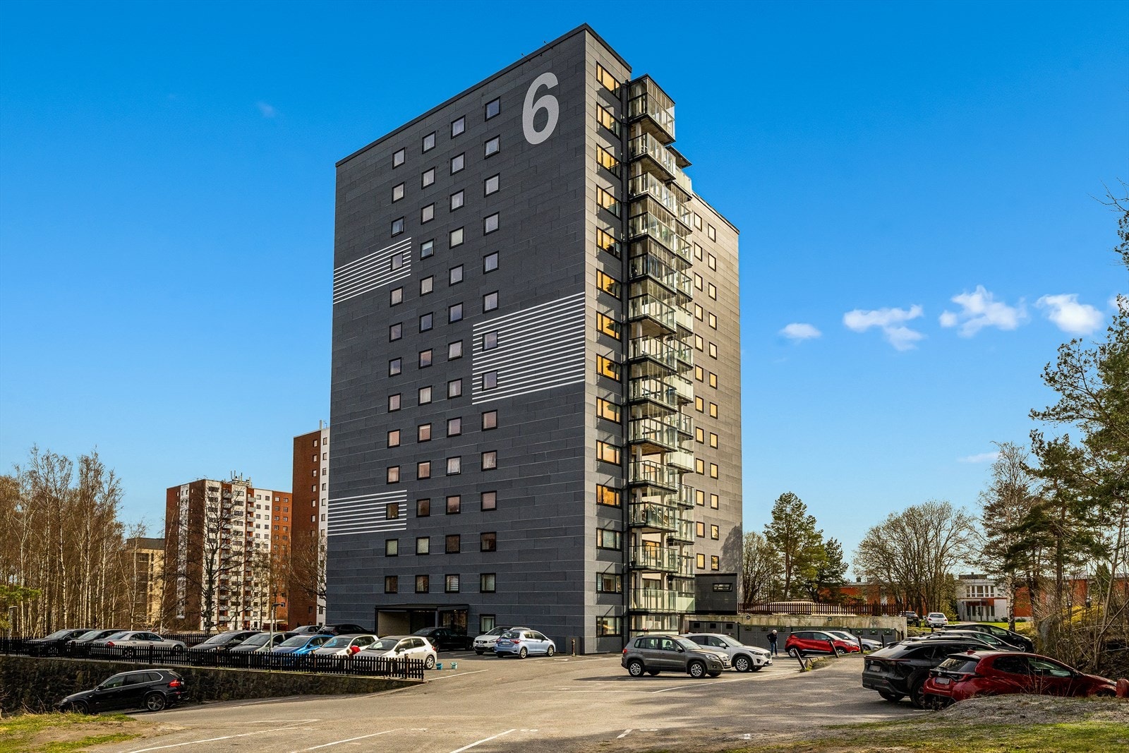 Asfaltert vei- og parkeringsplass, samt gjesteparkering Galleribilde