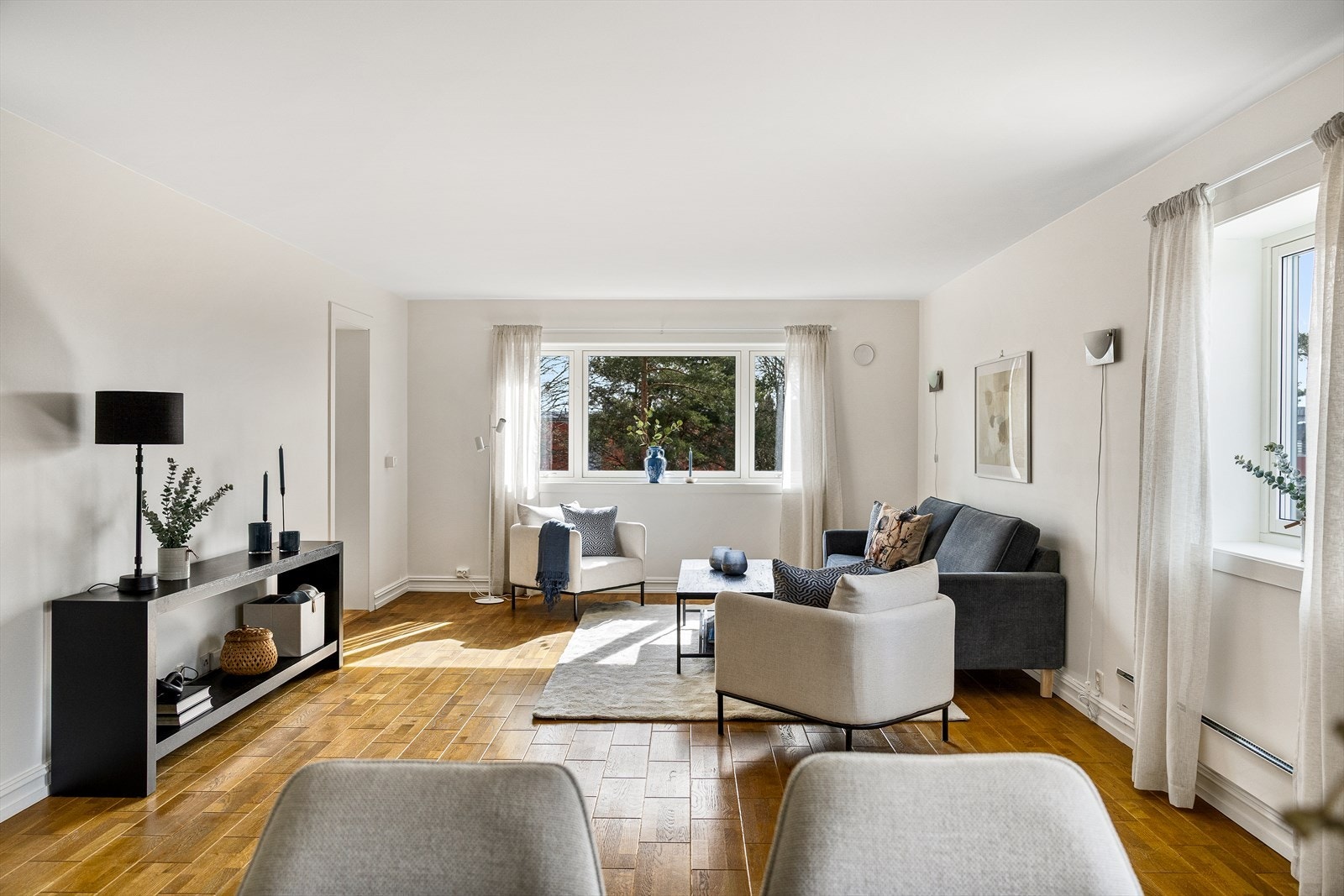 Balkongdør fra stue med 3-lags glass Galleribilde