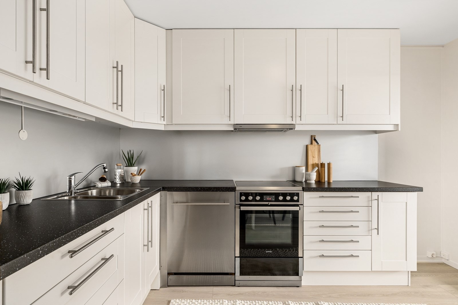 Komfyr og oppvaskmaskin medfølger Galleribilde