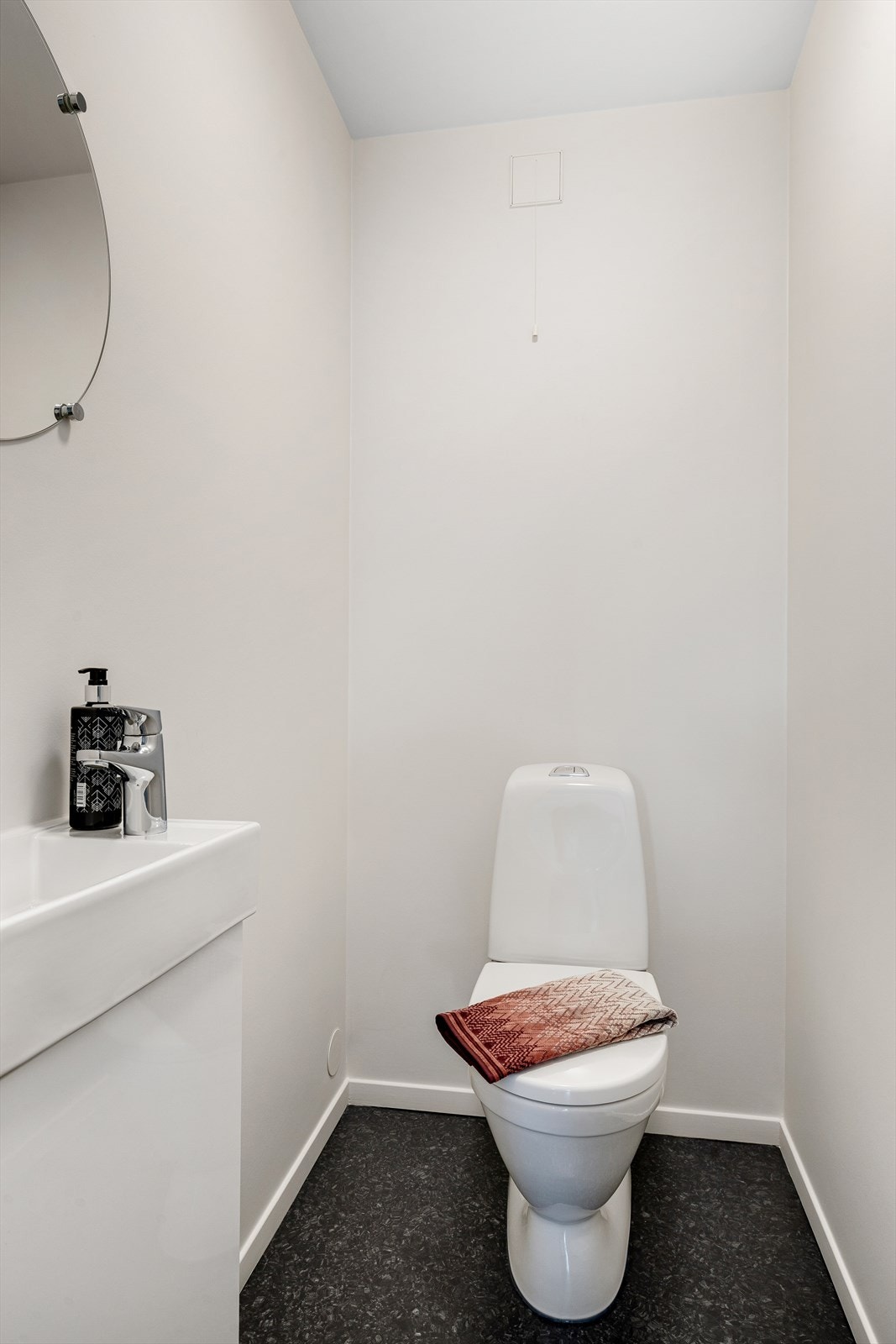 pent toalettrom med ny innredning Galleribilde