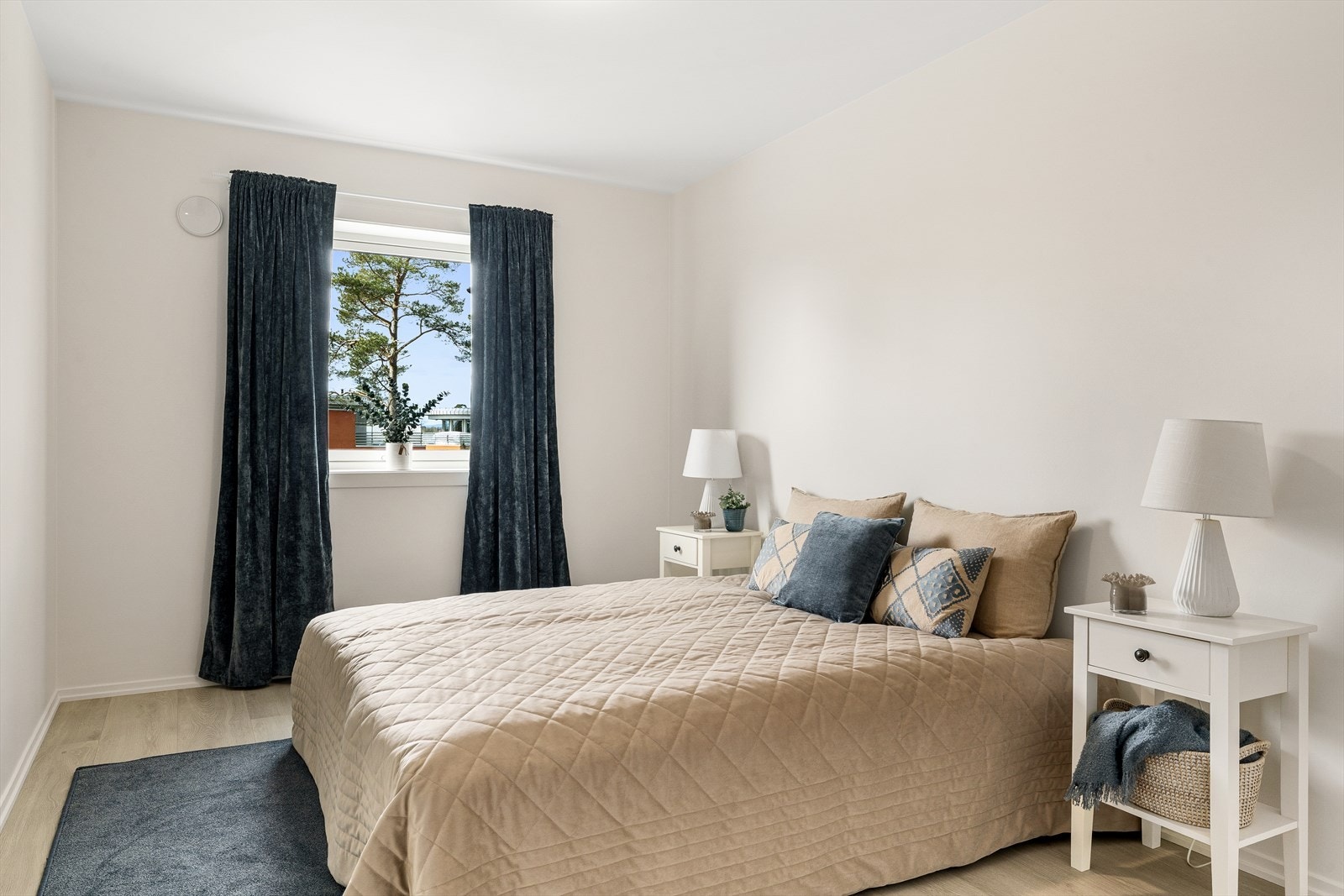 Pent oppusset soverom Galleribilde