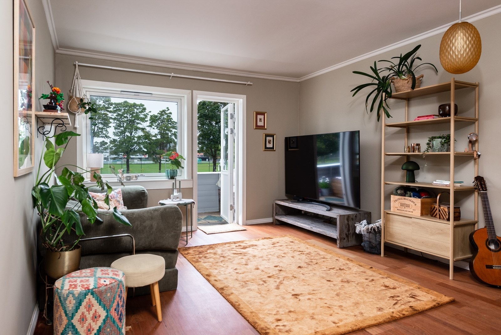 Stue med utgang til terrasse Galleribilde