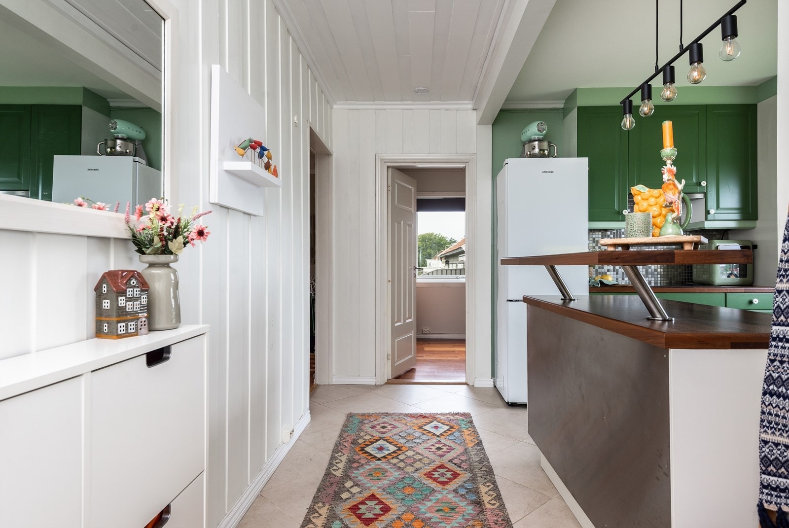 Åpen løsning mellom gang og kjøkken Galleribilde