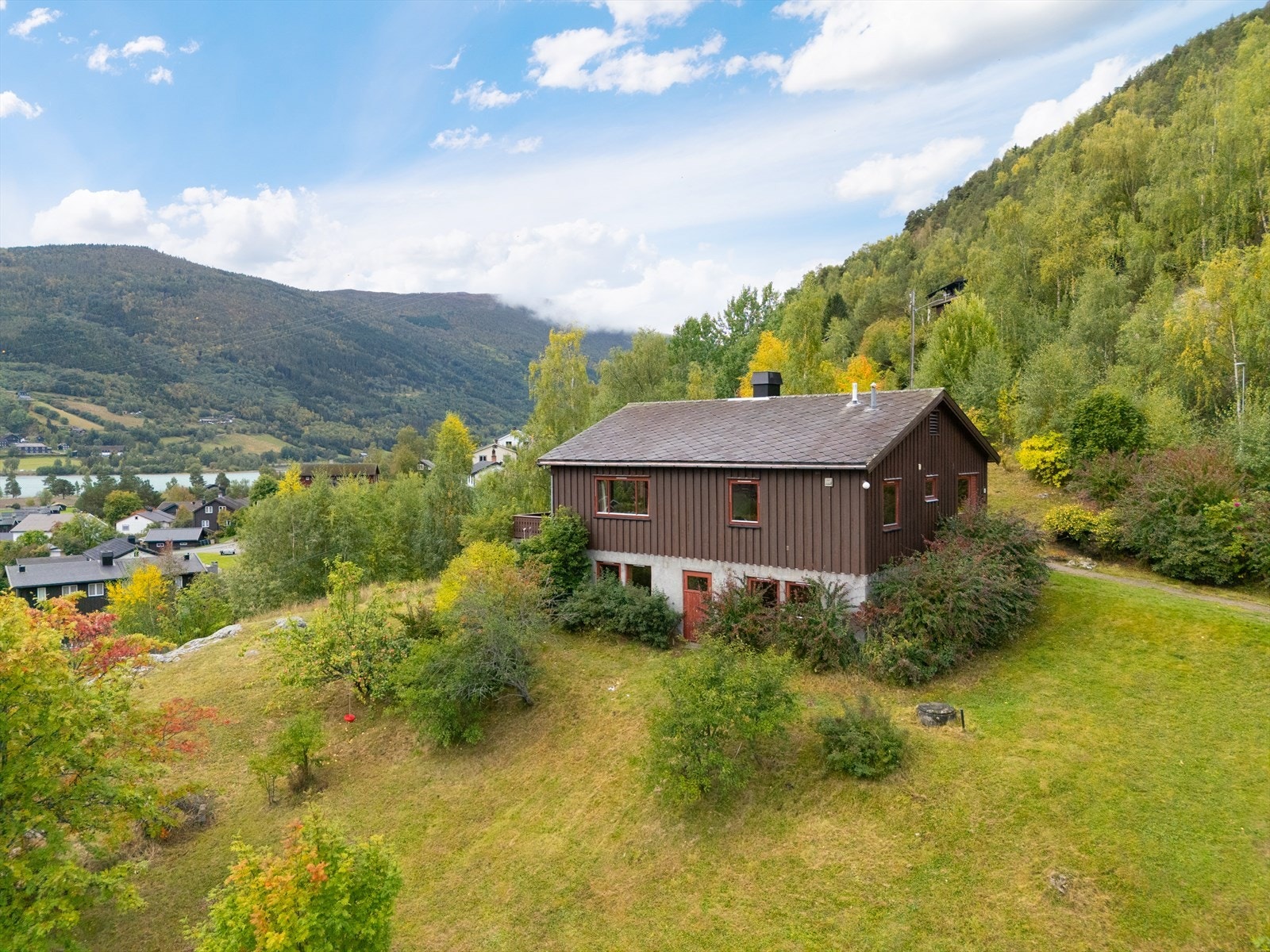 Tomten er ca 1 891 kvm. Galleribilde