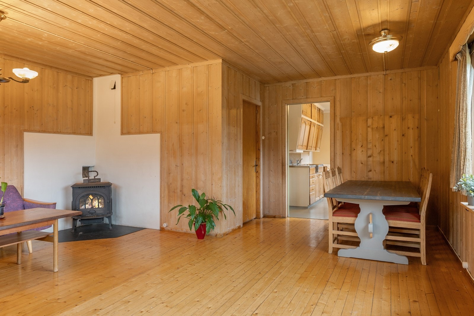 Peisovnen i stua sørger for god og lun varme på kjølige dager. Galleribilde