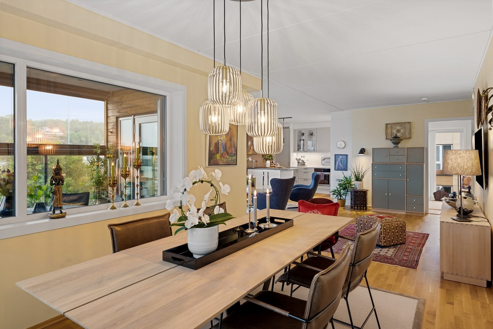 Leiligheten er lys og trivelig og mye naturlig lys slipper inn. De fleste flater er også malt opp 2025 Galleribilde