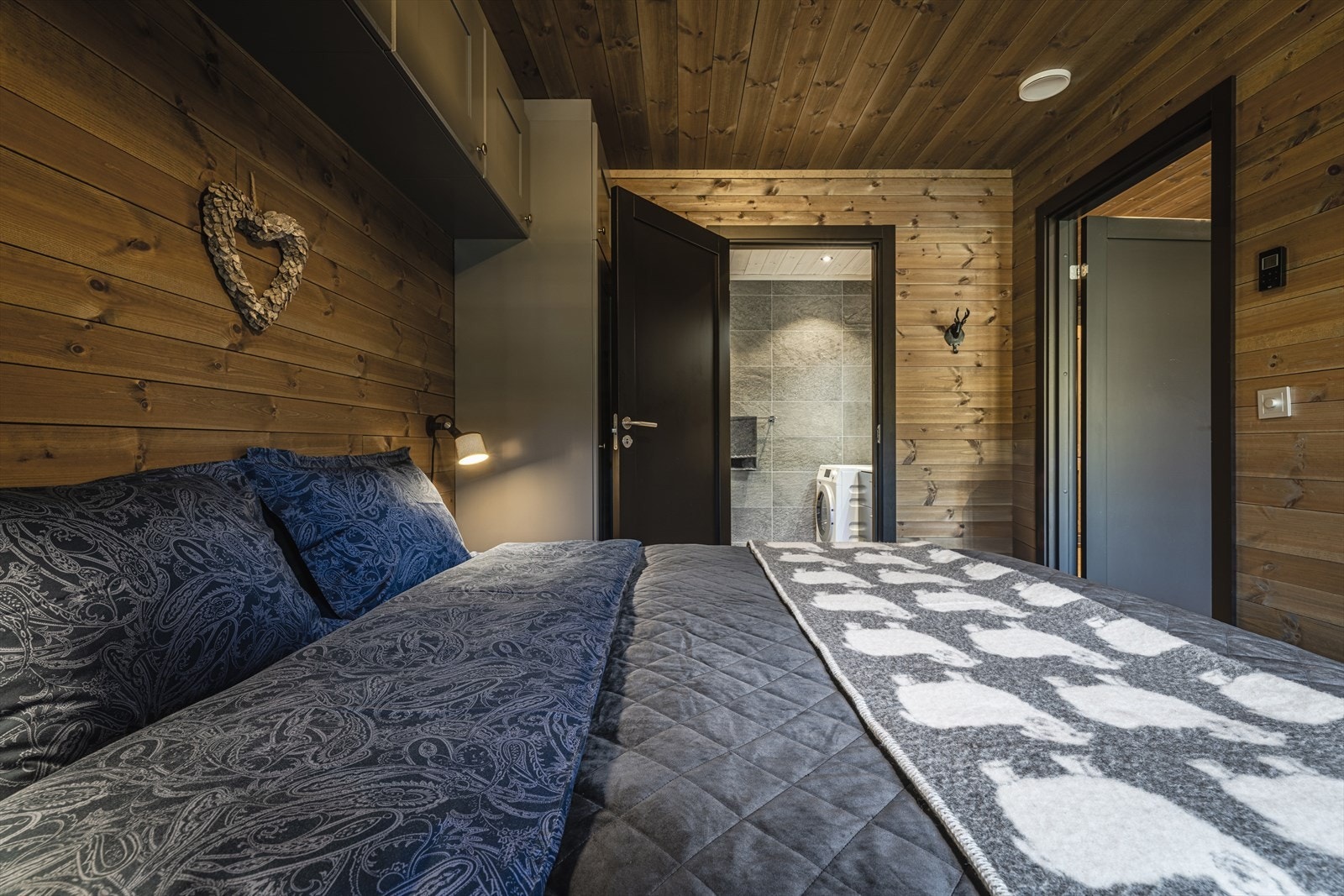 Master soverom med eget bad Galleribilde