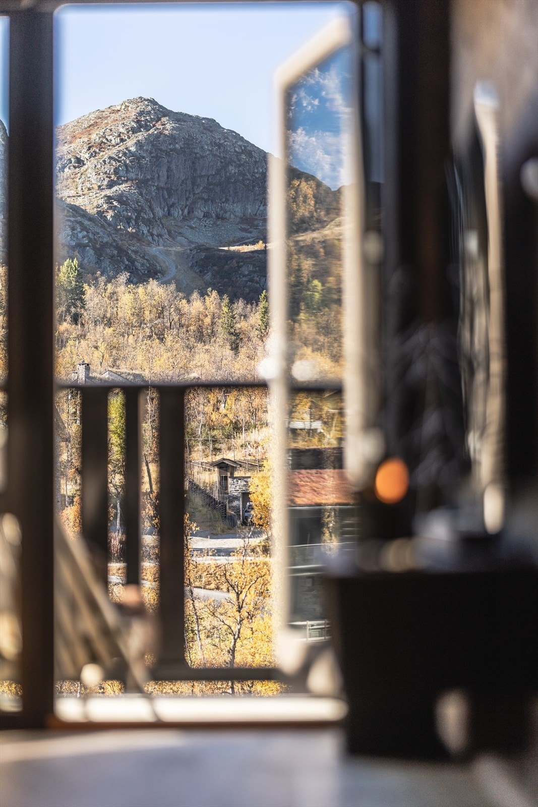 Utsikt opp mot Røggjin Galleribilde