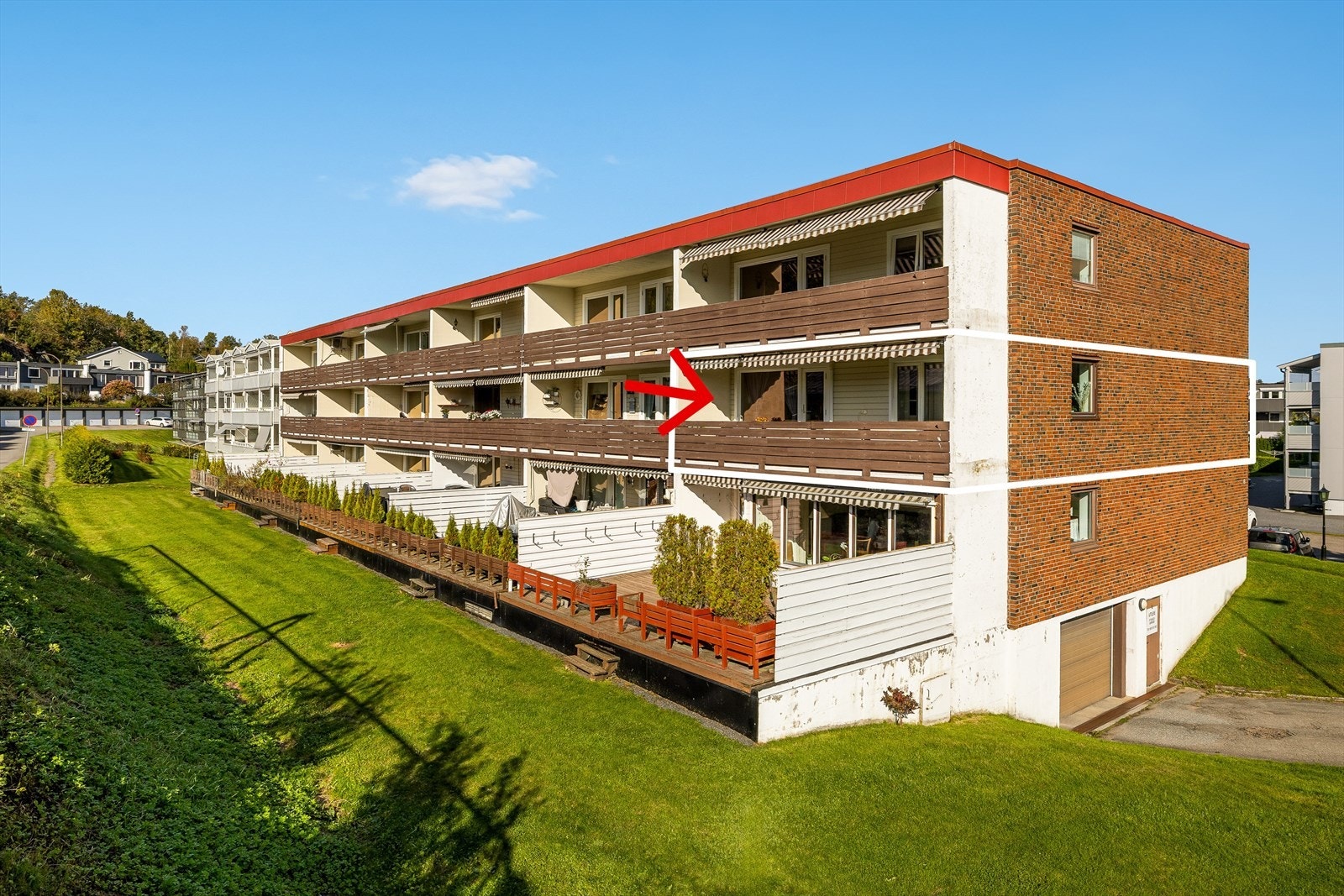 Her får du en lys og luftig leilighet i 2 etasje med en attraktiv beliggenhet i byggets ende. Galleribilde