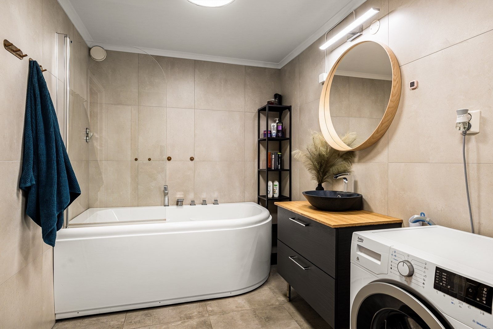 Delikat bad/vaskerom renovert i 2021 i regi av borettslaget/fagfolk Galleribilde