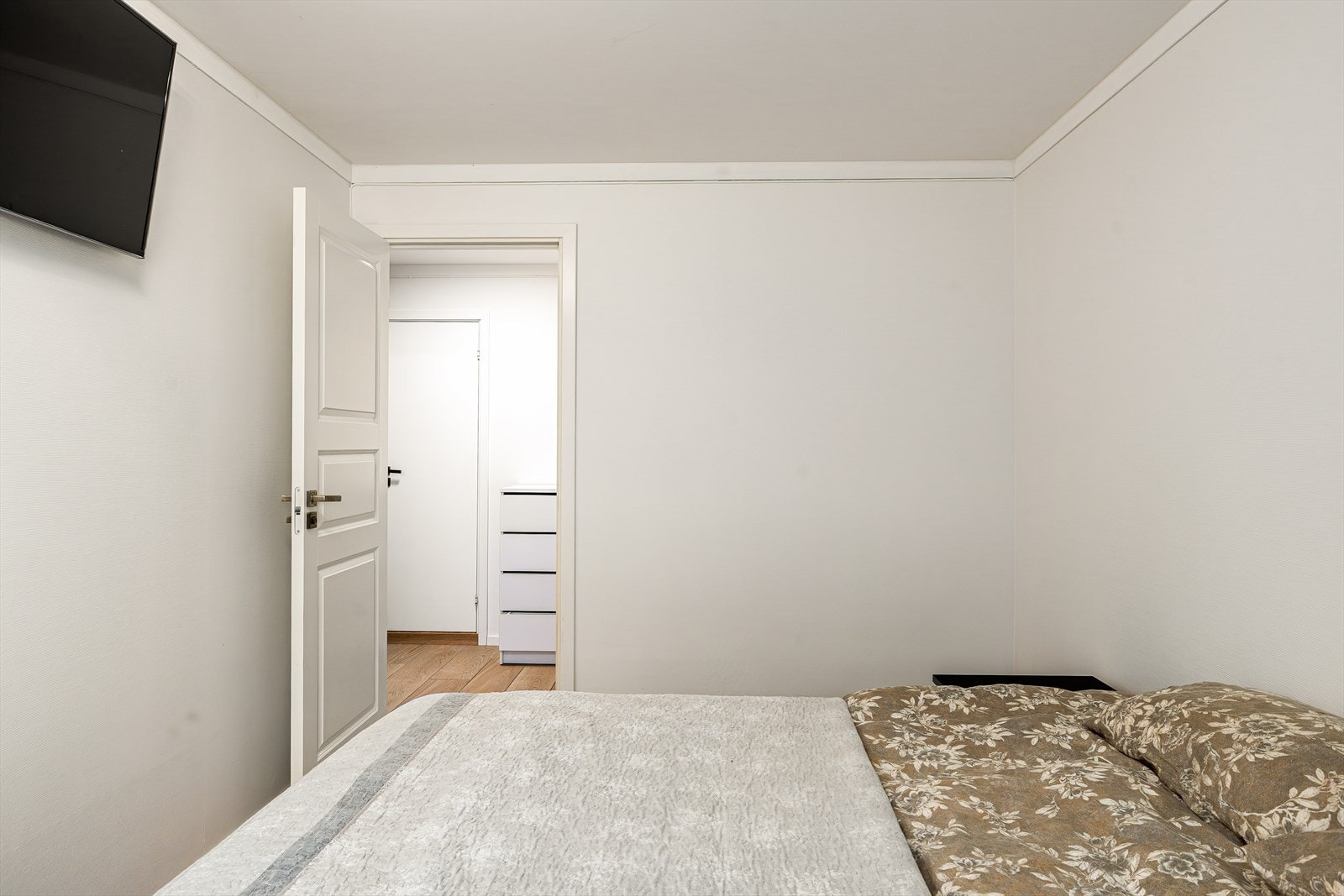 Elektriske varmekabler fra 2021 er installert i alle rom i underetasjen Galleribilde