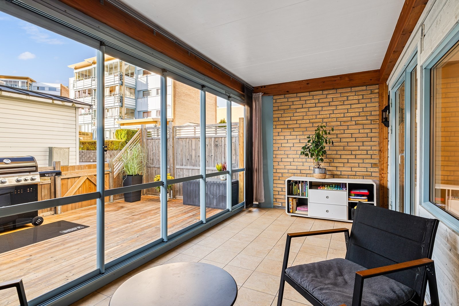 Utgang til 15 kvm usjenert terrasse fra 2023 Galleribilde