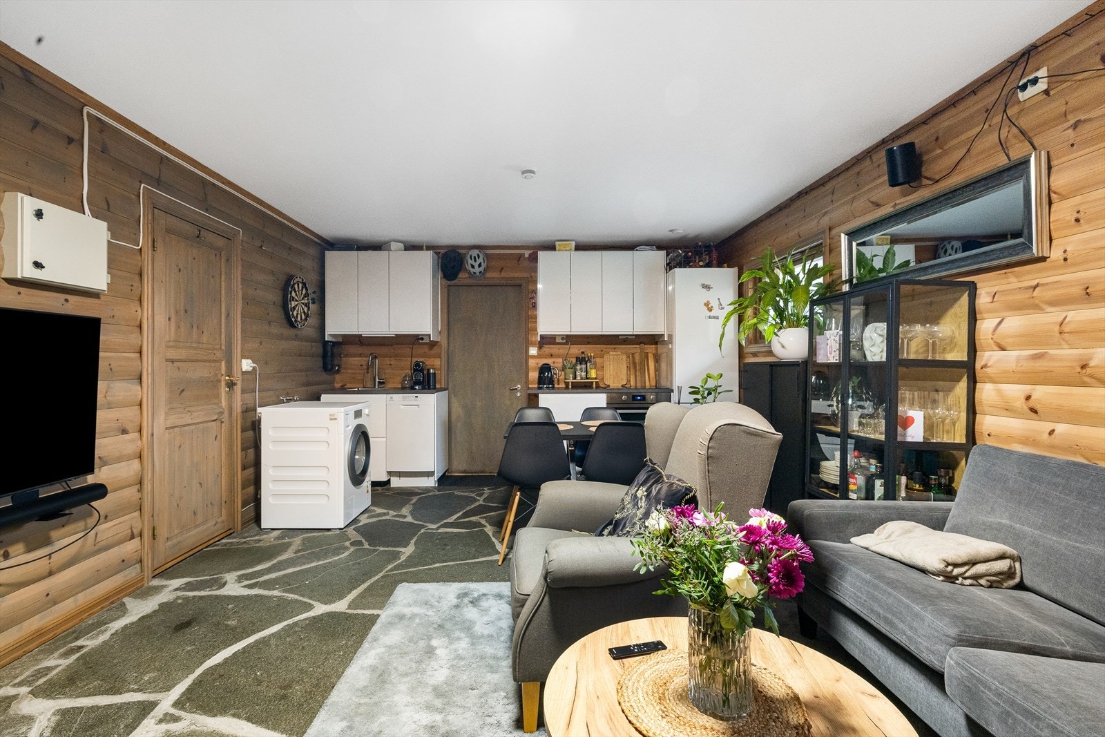 Stue/kjøkken (nyere kjøkkeninnredning) Galleribilde