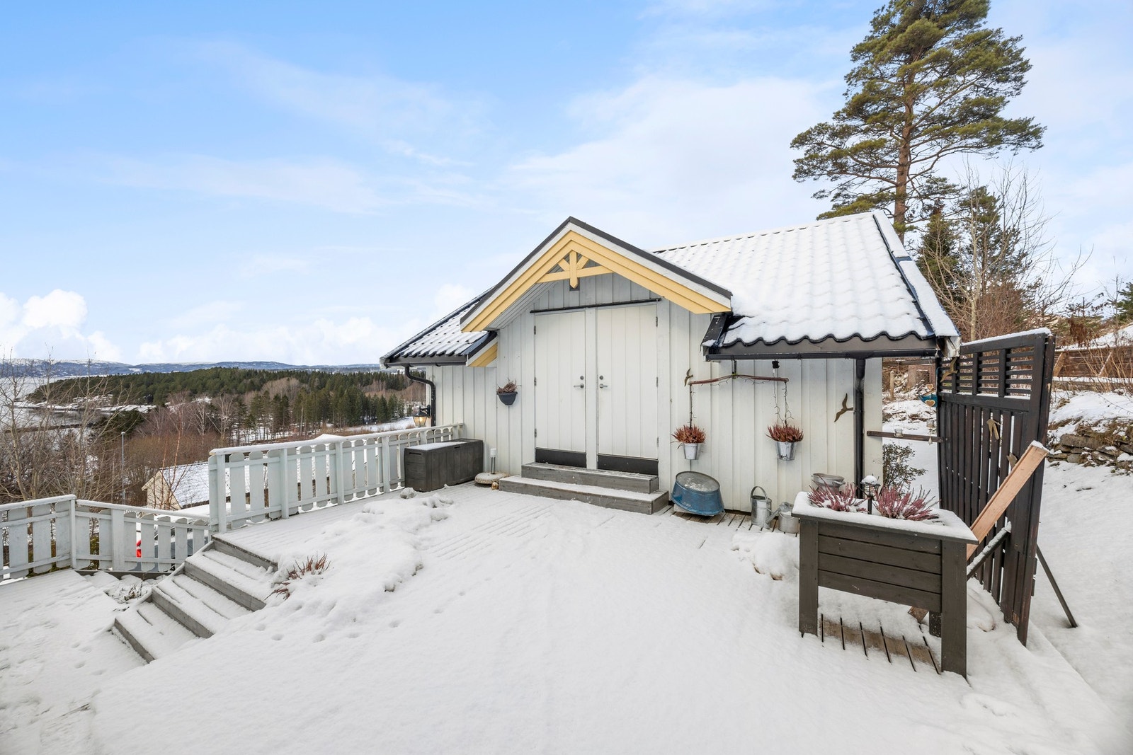 Overetasjen på garasjen måler 33 kvm Galleribilde