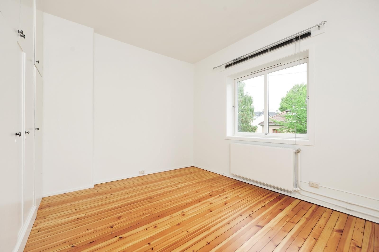 Soverom med innebygget skapplass. Galleribilde