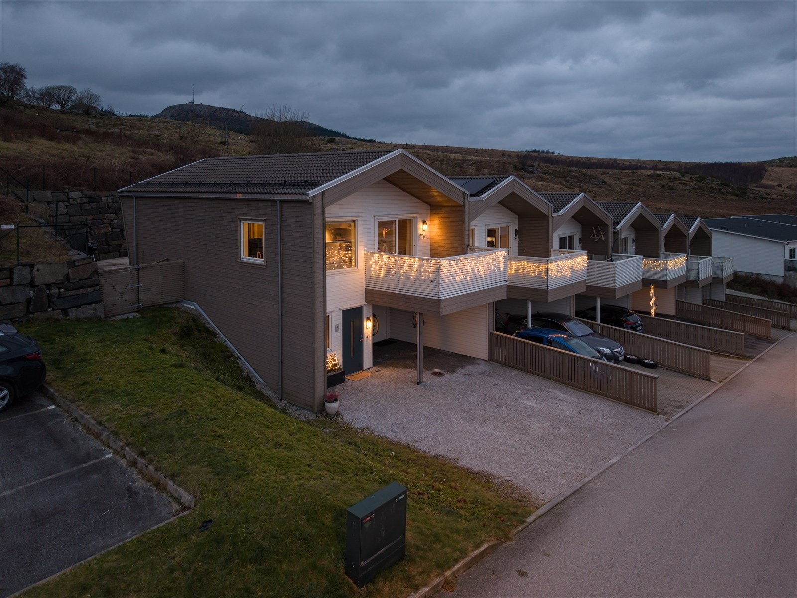 Endebeliggenheten gir eiendommen en X-faktor med ekstra stort gårdsrom og uteplass. Galleribilde