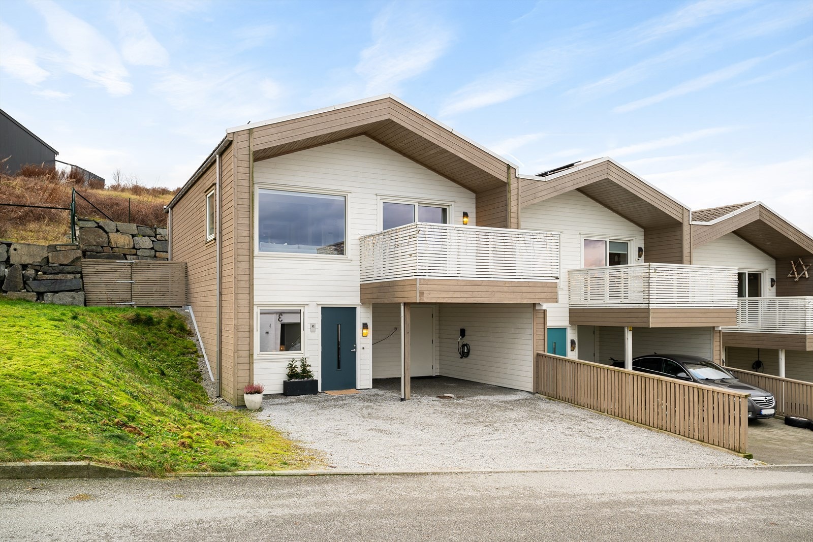 Velkommen til Skårlandsveien 41 - Et pent og moderne enderekkehus beliggende i et trygt og svært barnevennlig område på Sviland. Galleribilde