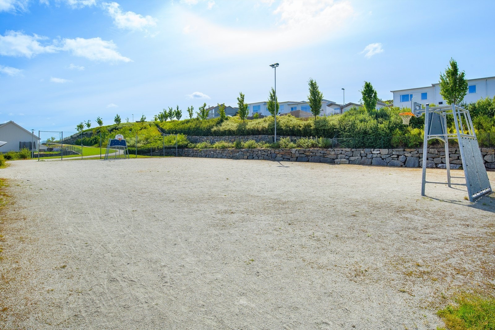 Like nedenfor eiendommen er det ball-løkke. Galleribilde