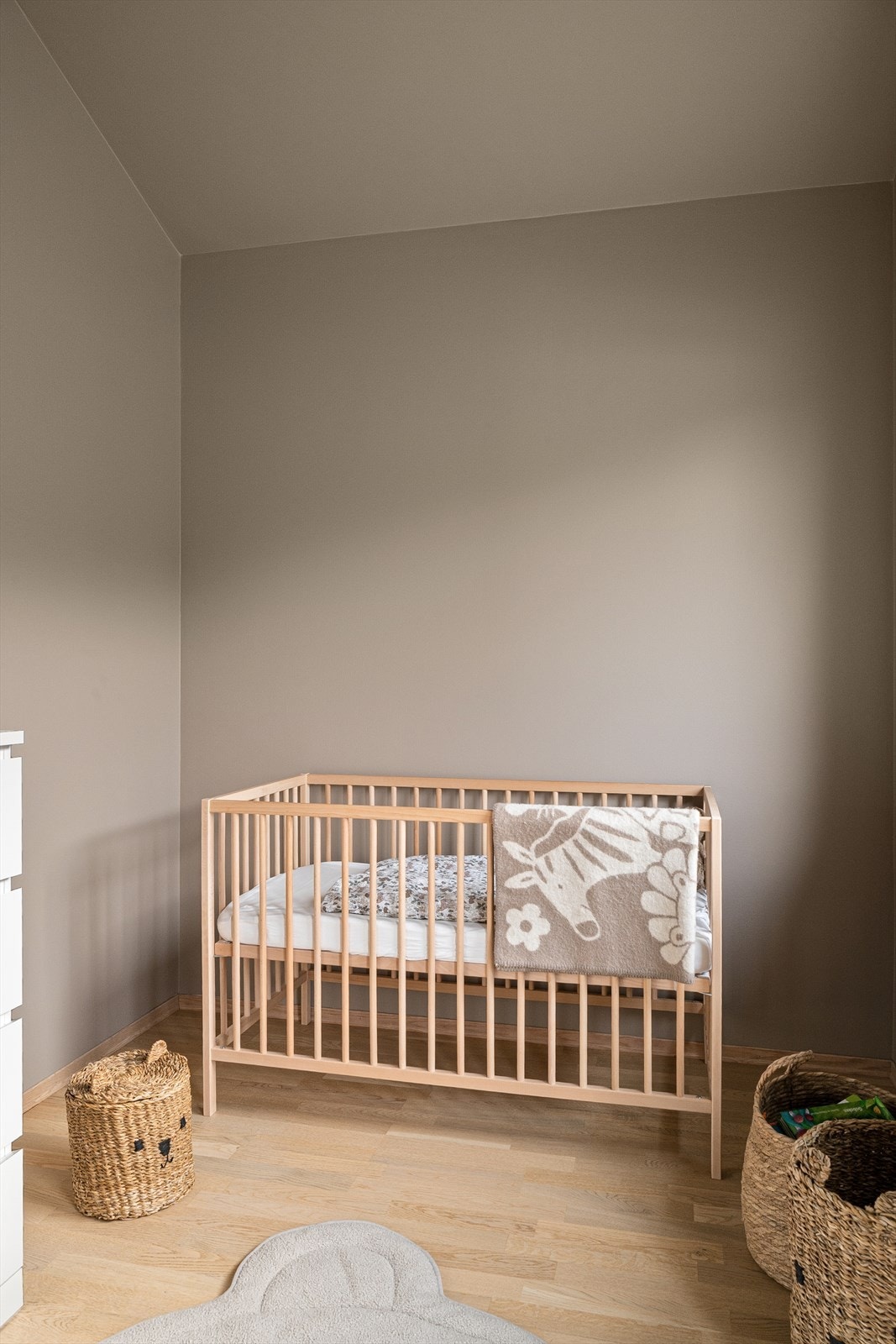 Soverommet har plass til seng, skap og ellers ønsket møblement. Galleribilde