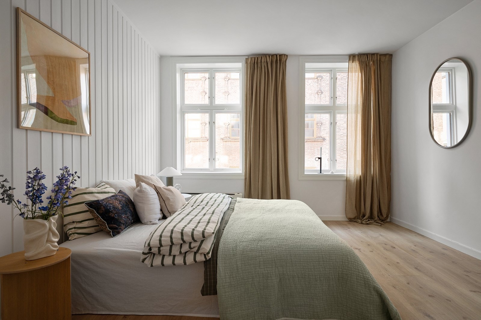 To store vinduer gir rikelig med naturlig lysinnslipp. Galleribilde