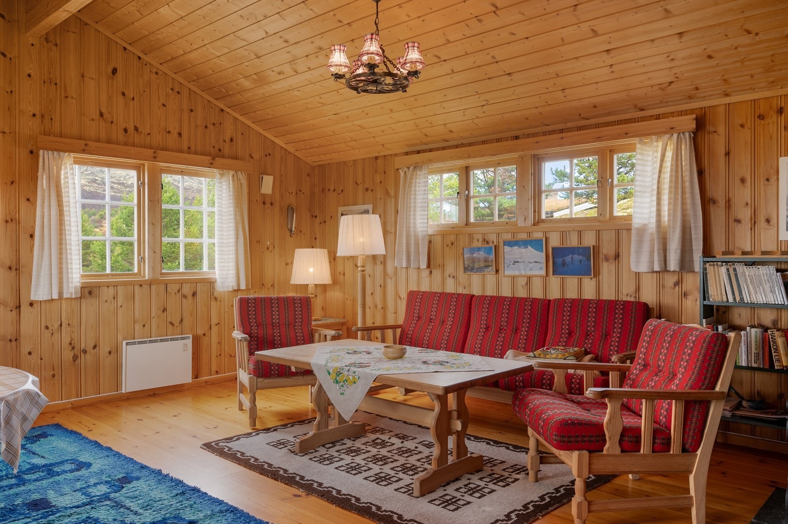 Det er gode møbleringsmuligheter i stua. Galleribilde