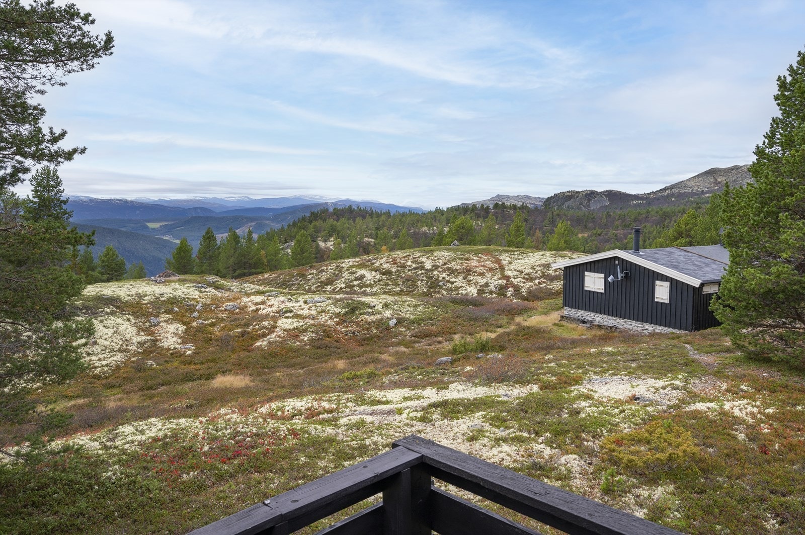 Fritidseiendommen byr på flott utsikt. Galleribilde