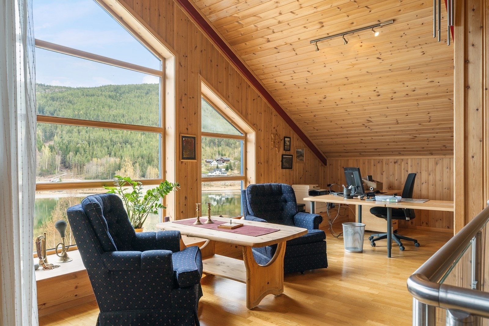 Her er det plass til både loftstue og kontorplass. Galleribilde