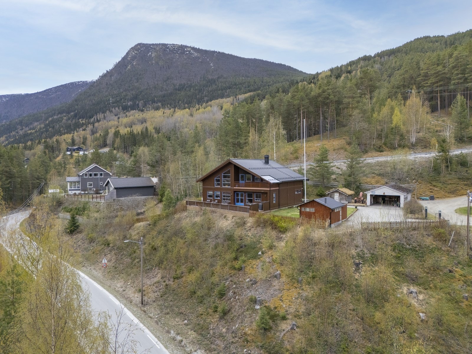 Her bor man med nærhet til dagligvare, barnehage og flotte tur- og naturområder. Galleribilde