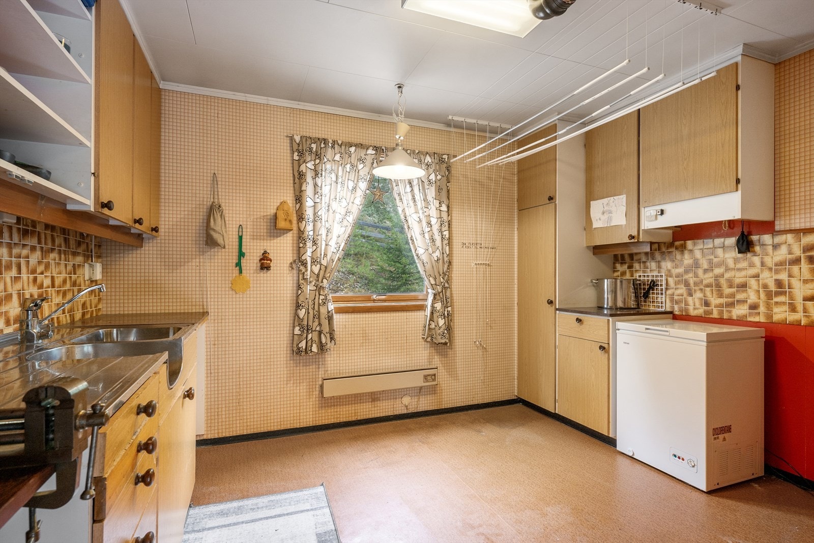 I tillegg har boligen et romslig, separat vaskerom. Galleribilde