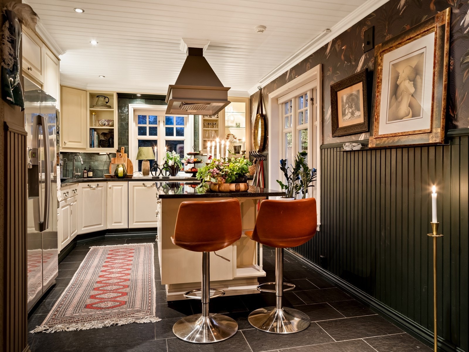 Når kvelden faller på, får kjøkkenet en varm og koselig atmosfære. Galleribilde