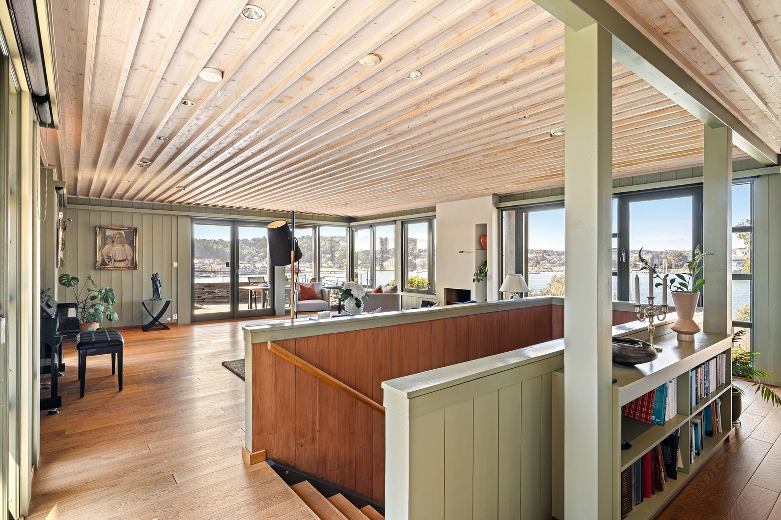 Flott og bred trapp med eiketrinn Galleribilde