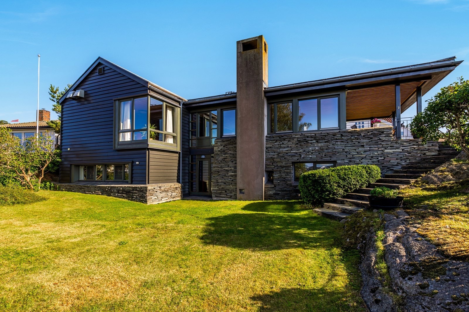 Klassisk og tidløs bygningsmasse med utstrakt bruk av skifer(Gudbrandsdalen Bruddskifer) Galleribilde