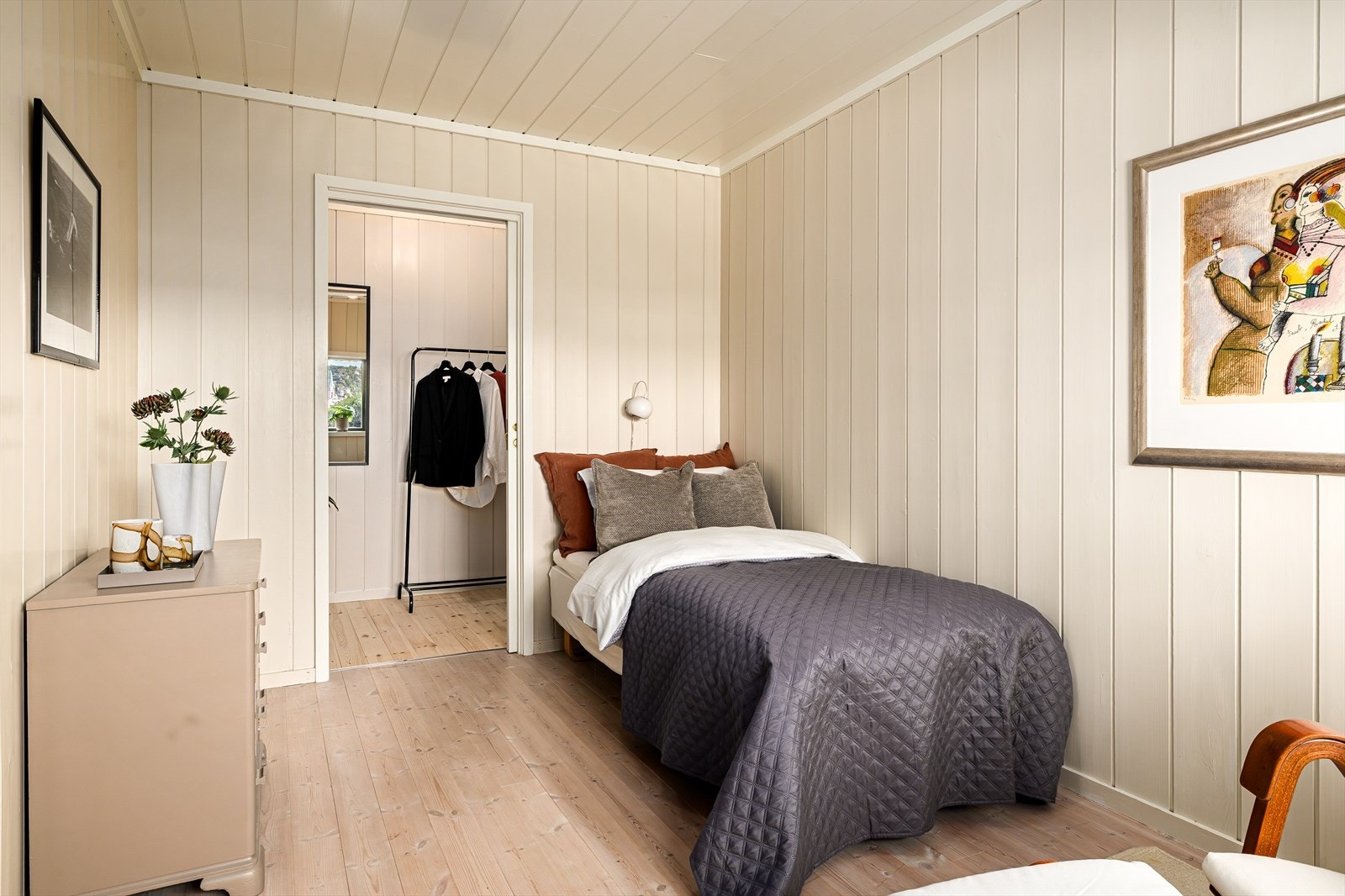 Soverom med tilhørende garderobe Galleribilde