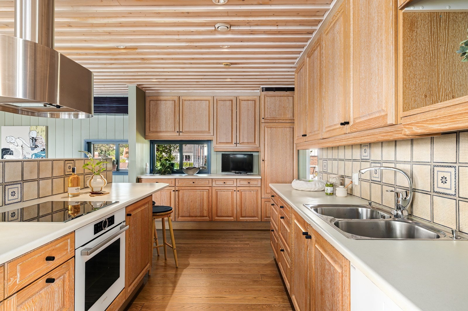 Integrert steketopp, komfyr og kjøleskap Galleribilde