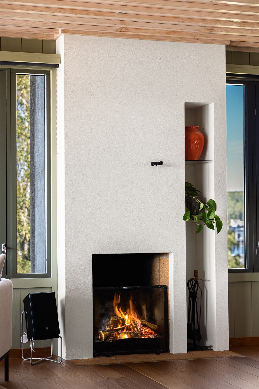 Stilig murt åpen peis i stua Galleribilde