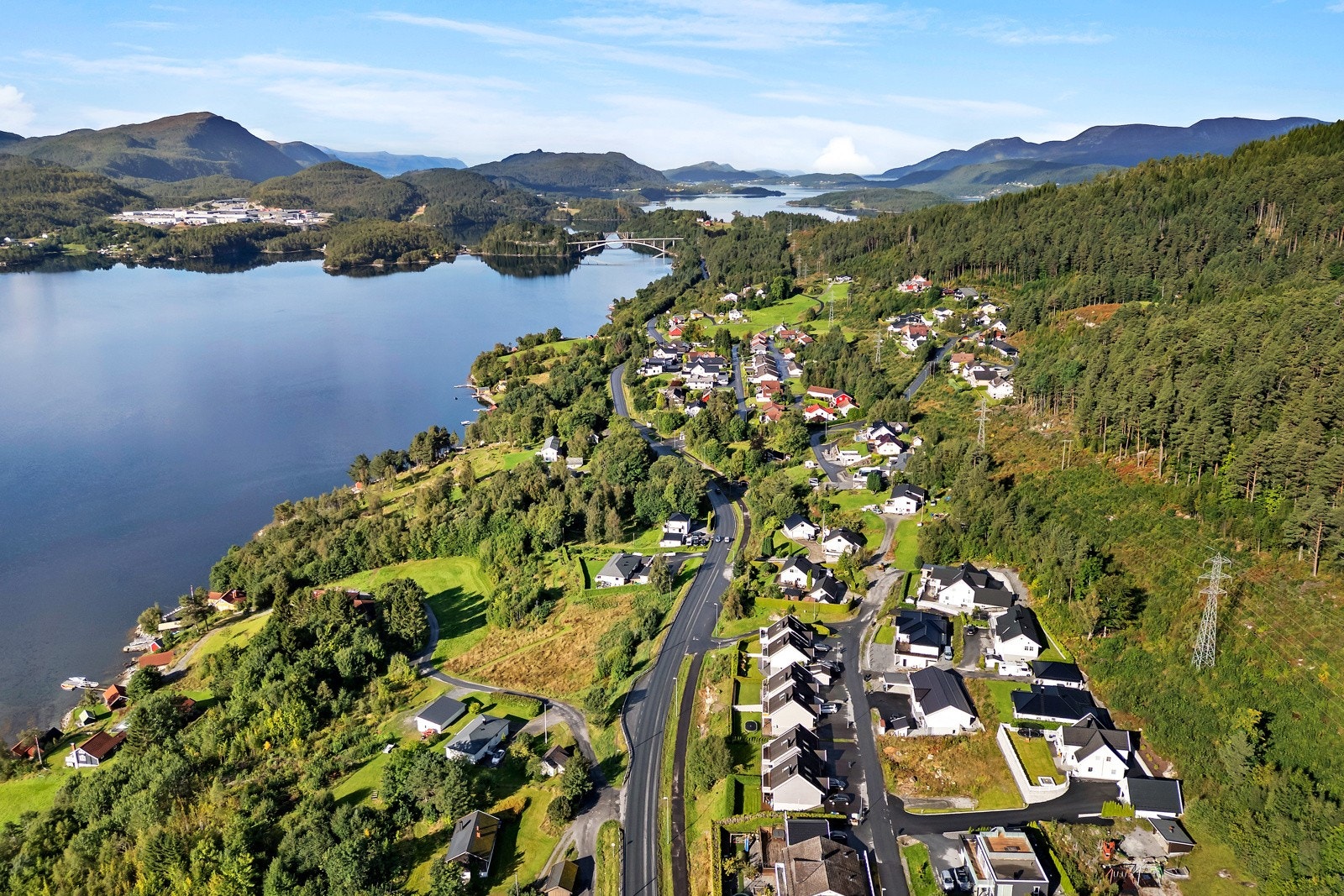 Tilkoblingsavgiften er på kr. 8500,- vann og kr. 8500,- for avløp. Galleribilde