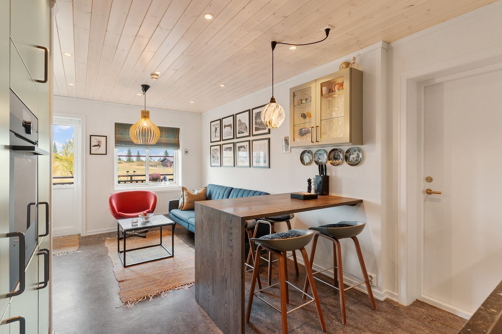 Leiligheten har åpen stue- og kjøkkenløsning. Galleribilde