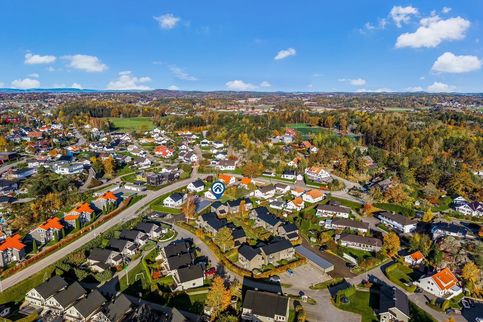 Kort vei til Østerøya Idrettspark gir muligheter for lek, trening og arrangementer - et stort pluss for hverdagen. Galleribilde