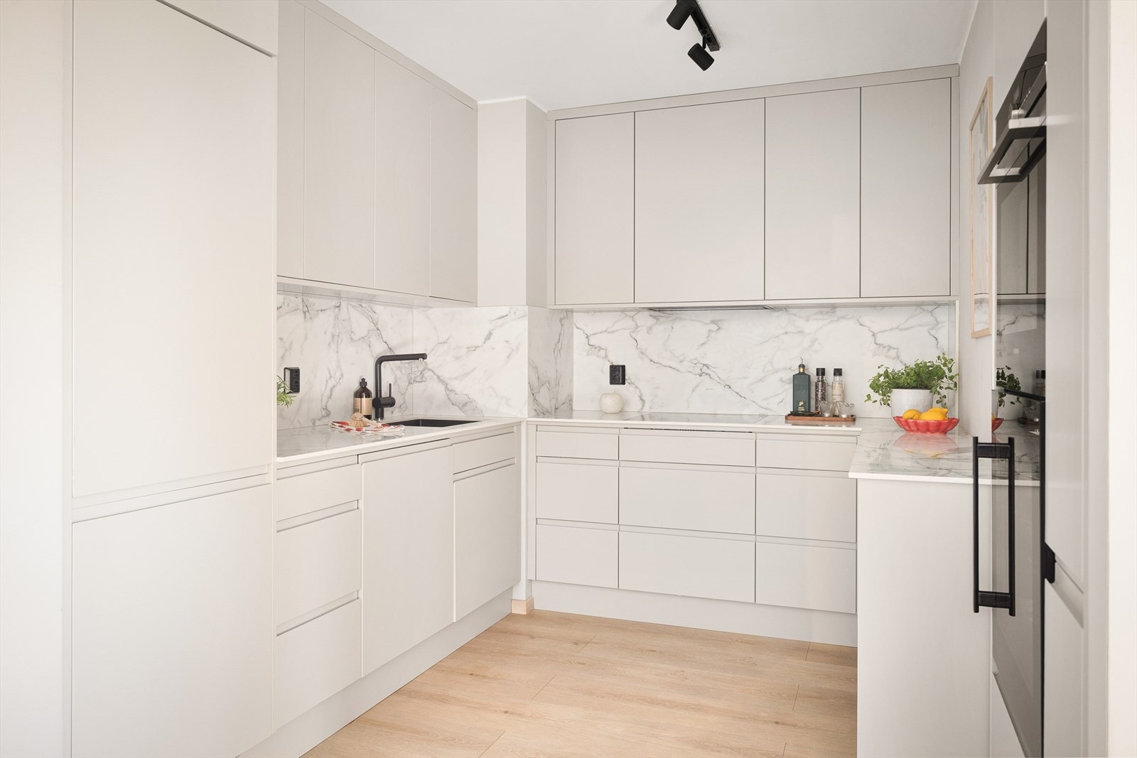 Moderne og tidsriktig kjøkken fra 2023. Galleribilde