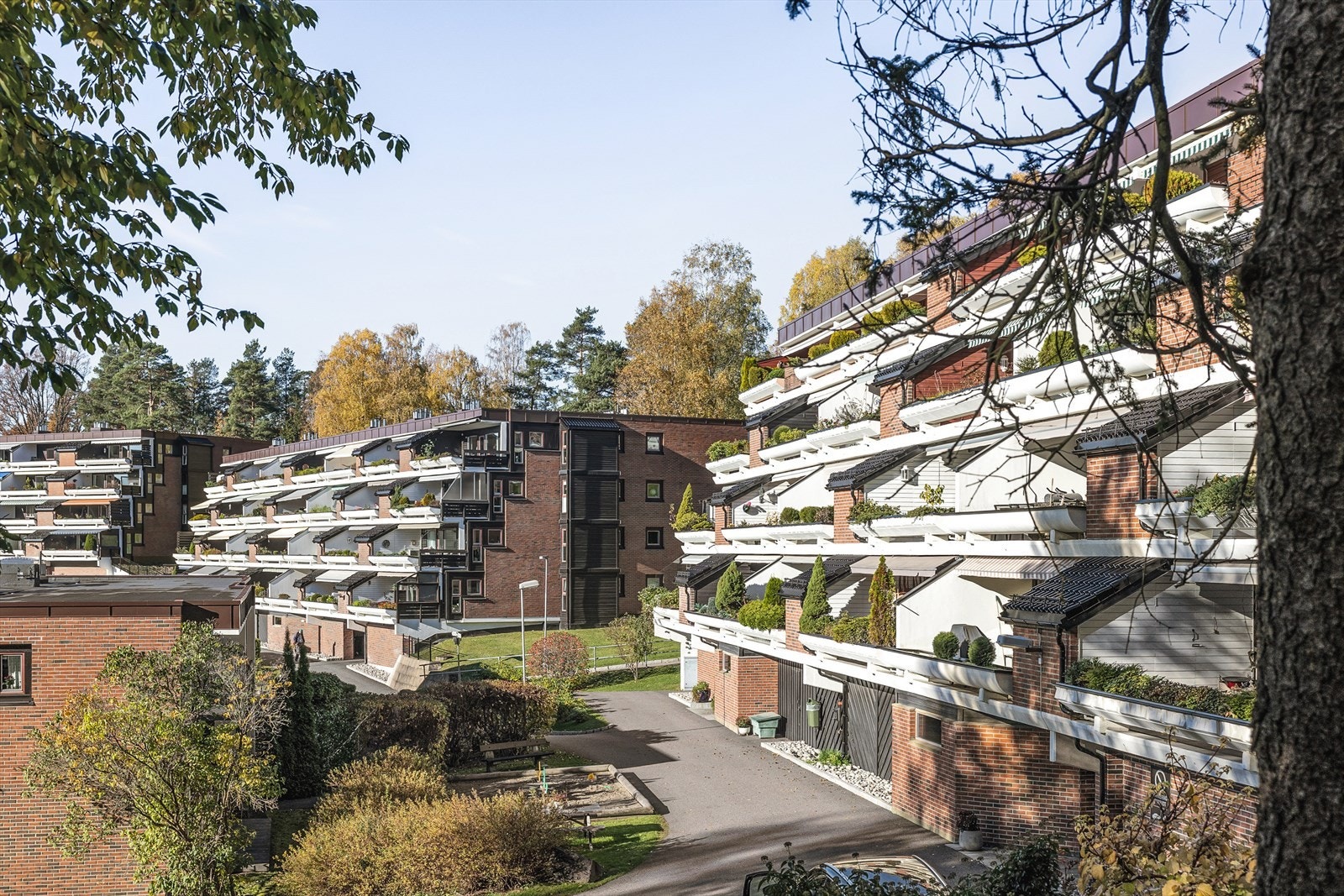 Leiligheten ligger tilbaketrukket og skjermet innerst i en blindvei. Galleribilde
