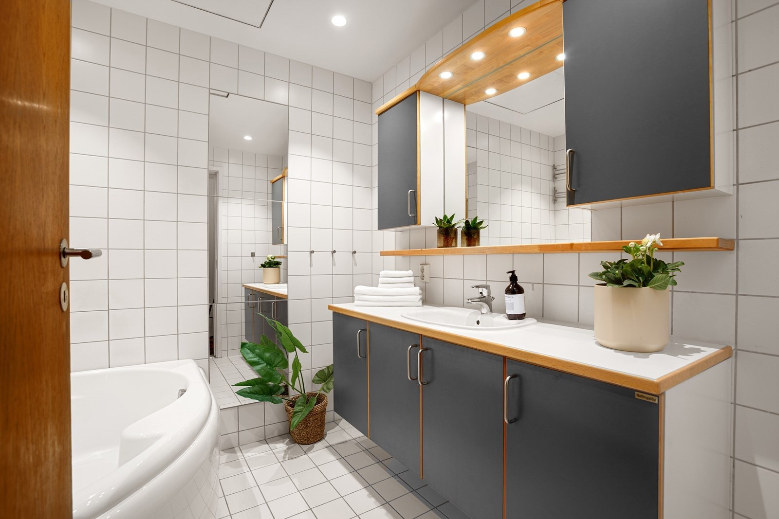 Flislagt baderom i 2. etasje med varme i gulv Galleribilde