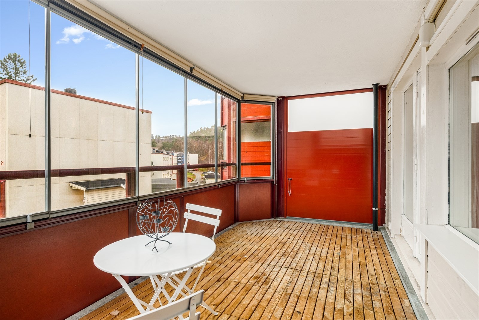 Her kan du nyte utsikten, slappe av med en god bok eller invitere til hyggelige sammenkomster - nærmest uansett vær og vind. Galleribilde