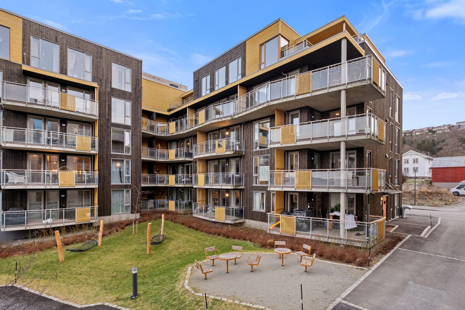 Eiendomsmegler1 ved Morten Løvseth presenterer: Lerkvegen 9. Galleribilde