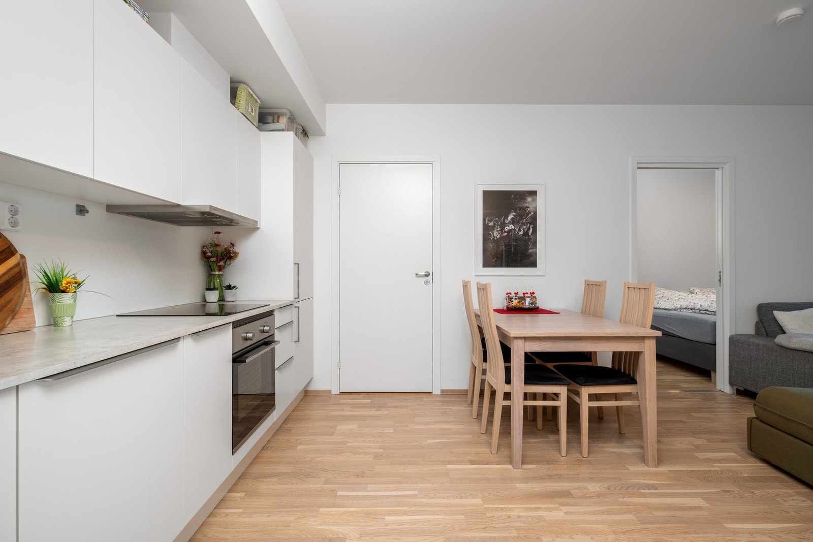 Med kobling til stue å kjøkken har du mulighet for å innrede med spisestue. Galleribilde