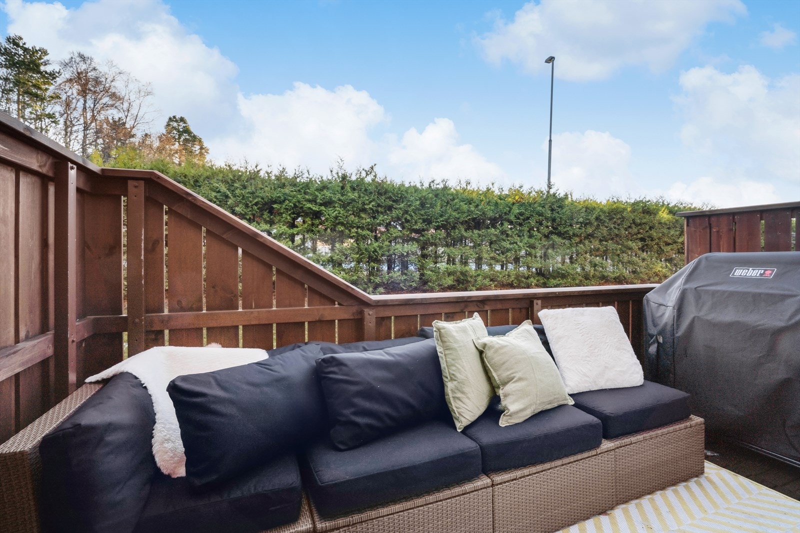 Sør vendt balkong som måler 6 kvm. Galleribilde