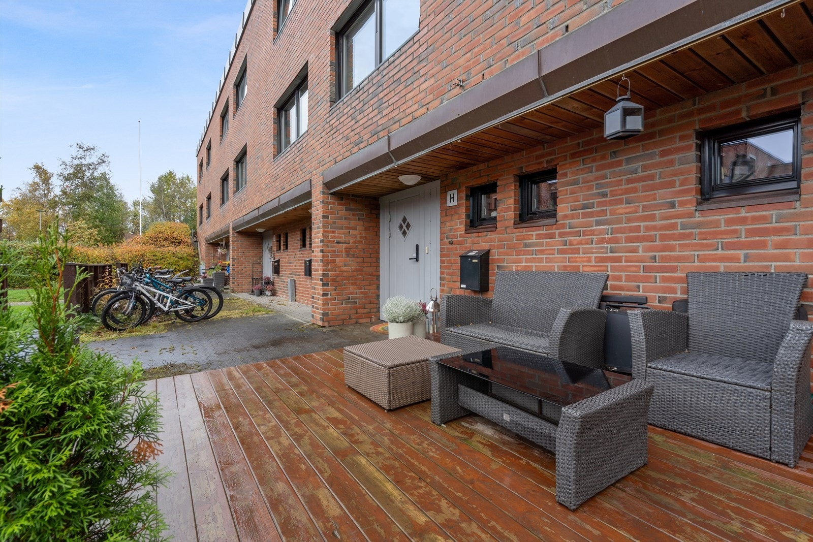 Felles terrasse ved inngang. Galleribilde