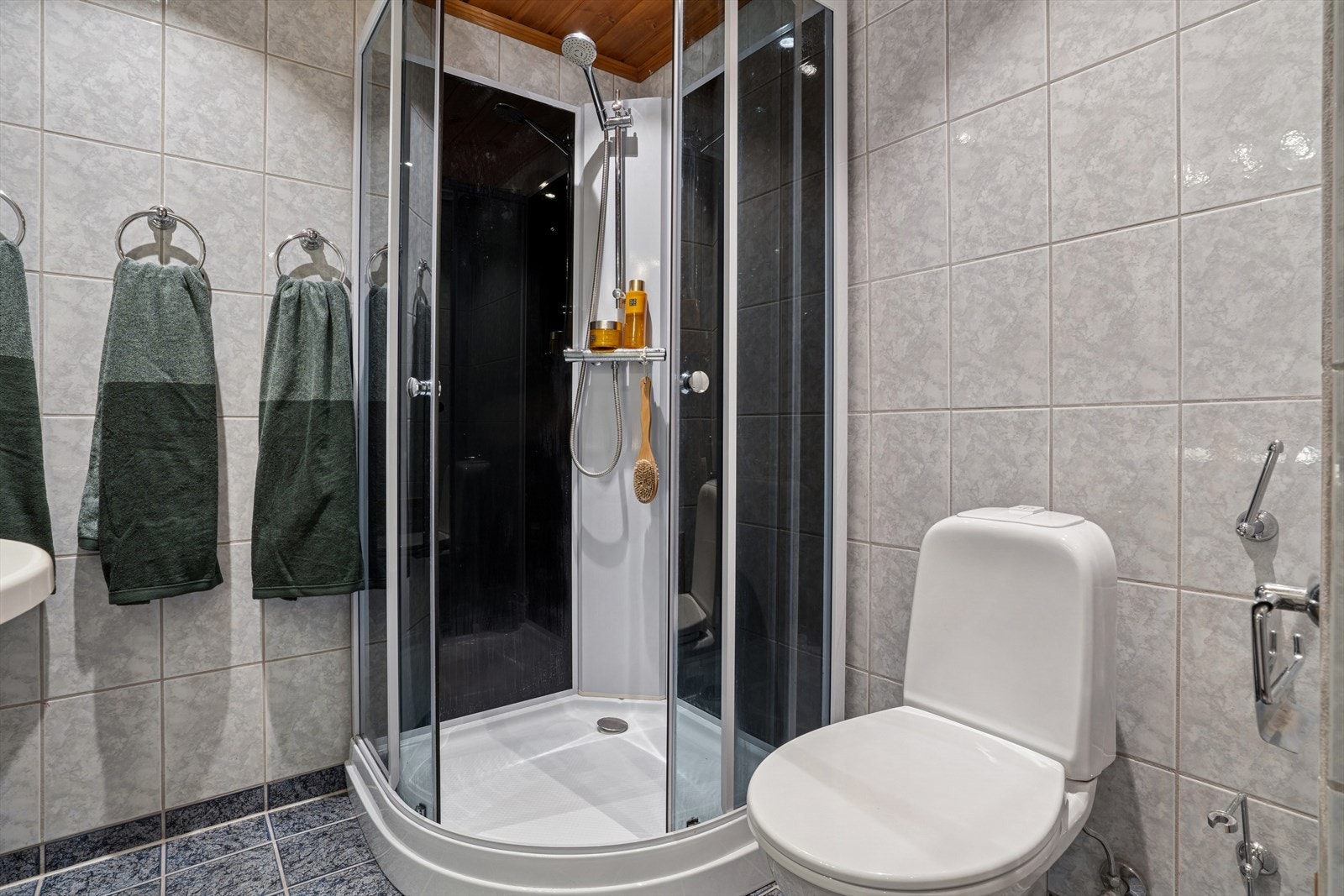 Praktisk bad med god plassutnyttelse. Galleribilde